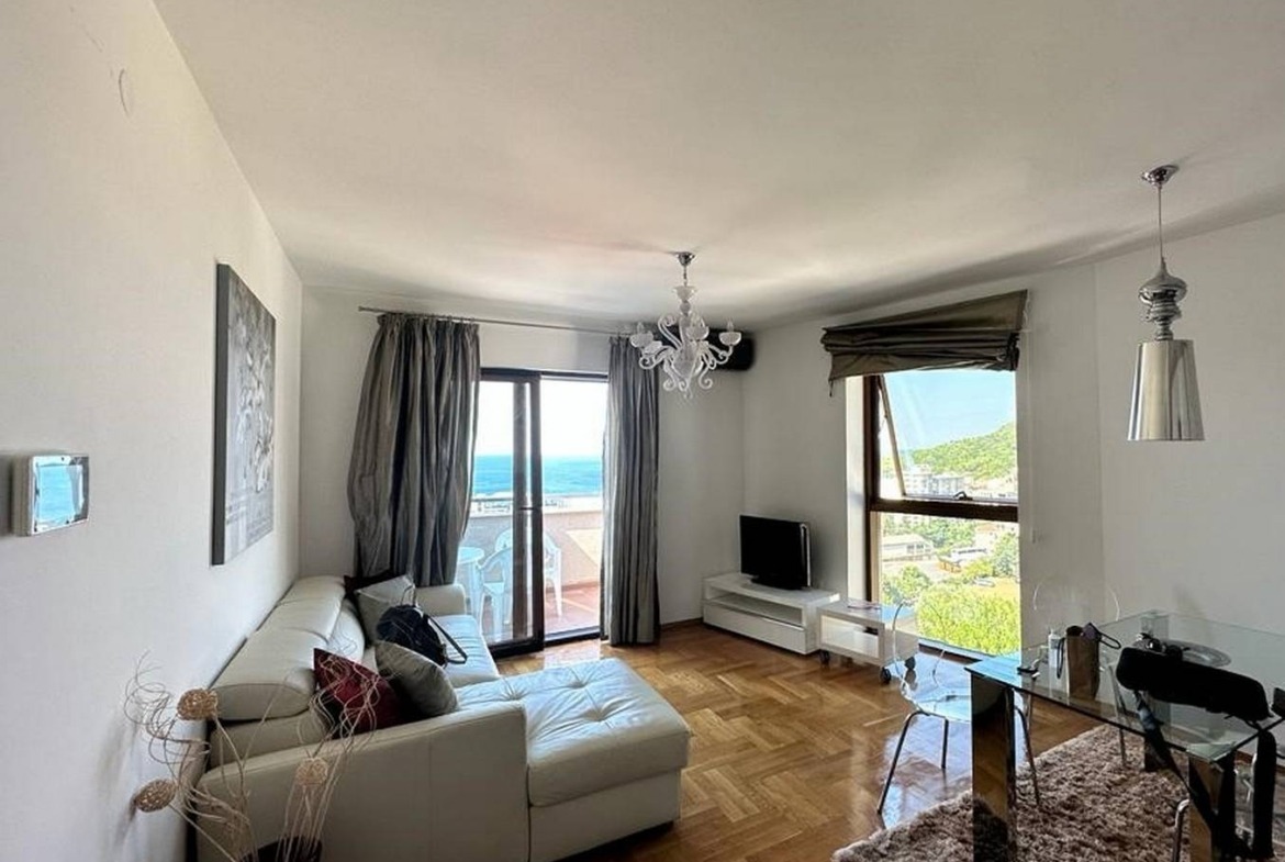 Two bedroom apartment with great sea view